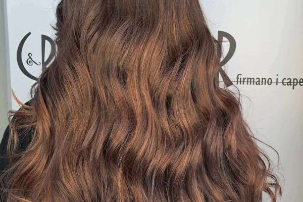 Come proteggere i capelli dal calore di phon e piastra